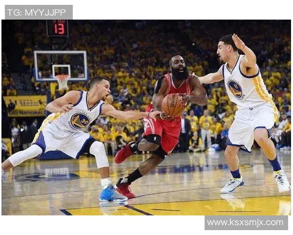 足球场上的霸主谁敢挑战他的威严与实力